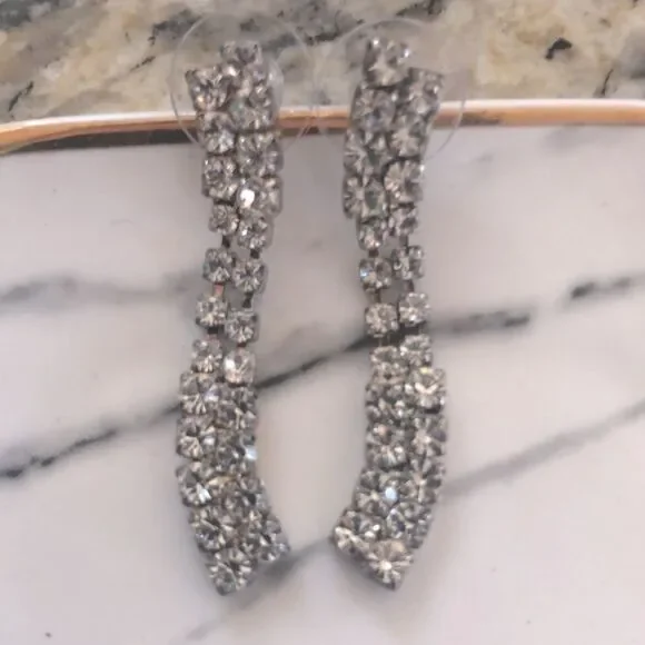 Rhinestone drop fashion earrings - Picture 3 of 5